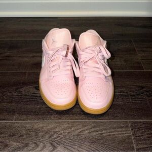 Women’s Air Jordan 1 Low Arctic Pink Sneakers Sz 10